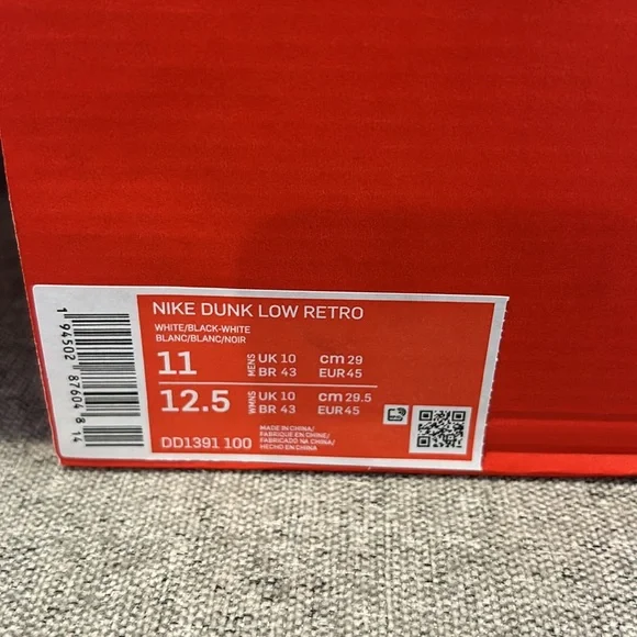 Nike Men’s Panda Dunk Low Retro Size 11- NWT - Picture 3 of 4